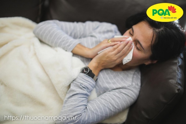 Chảy máu cam lúc ngủ có thể liên quan đến viêm mũi dị ứng hay cảm cúm không?
